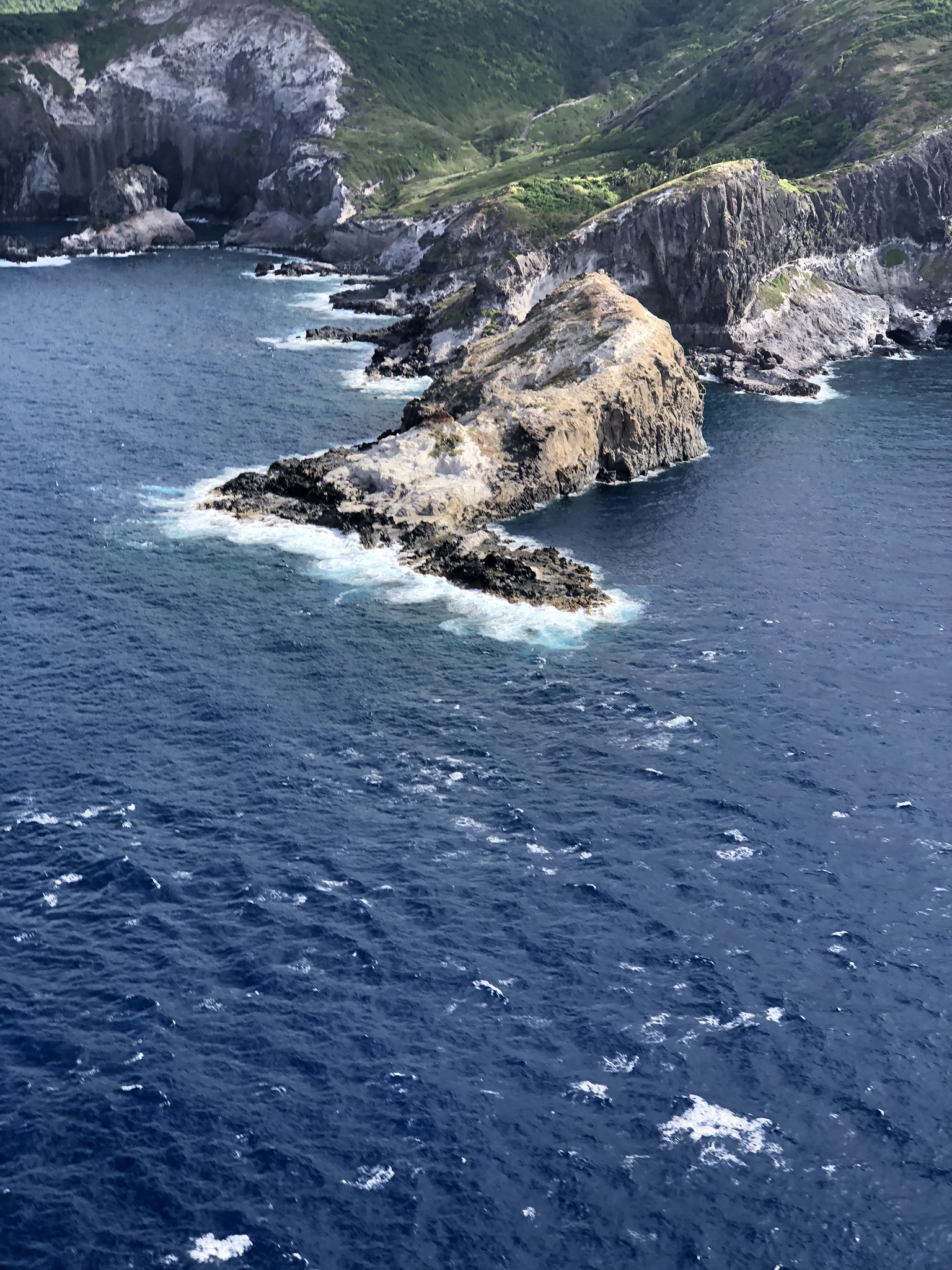 Image of Helicopter Tour Maui, West Maui and Molokai - 45 Minutes  review